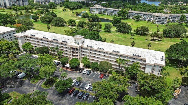 Building Photo - 3850 Oaks Clubhouse Dr