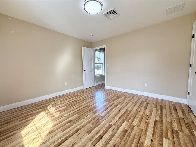 Building Photo - 280 Morgan Ave
