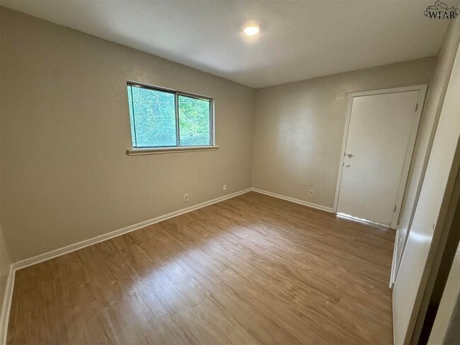 Building Photo - 4609 Meadow Lake Dr