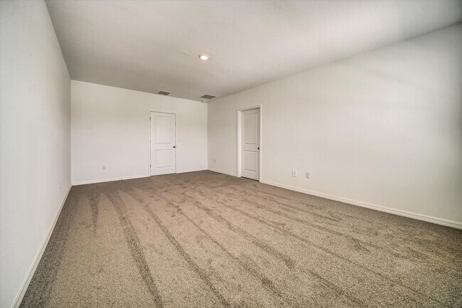 Building Photo - 10520 Farm Hl Ave