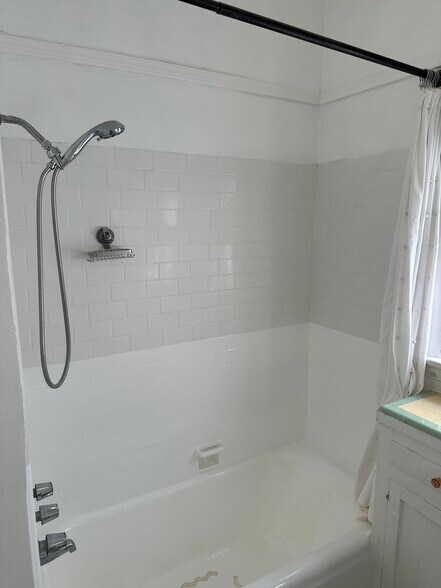 Building Photo - 1859 Kelton Ave