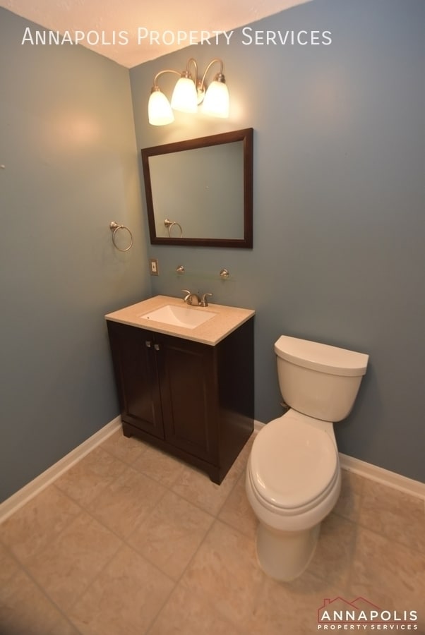 Building Photo - 571 Quaker Ridge Ct