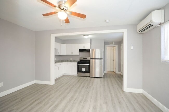 Building Photo - For Lease-Housing Vouchers Accepted | 2 Bed, 1 Bath | 800 Sq Ft | Sunnyside Place Community |