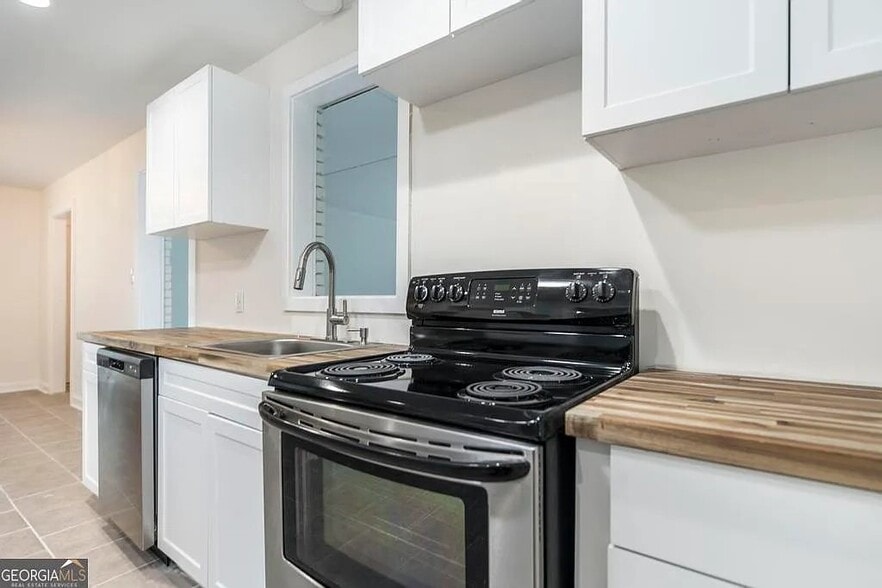 Building Photo - 201 Sherman St