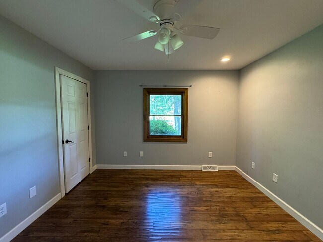Building Photo - 3 Bedroom house