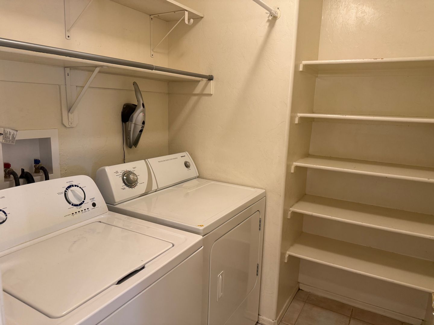 Building Photo - 7917 E Waverly St