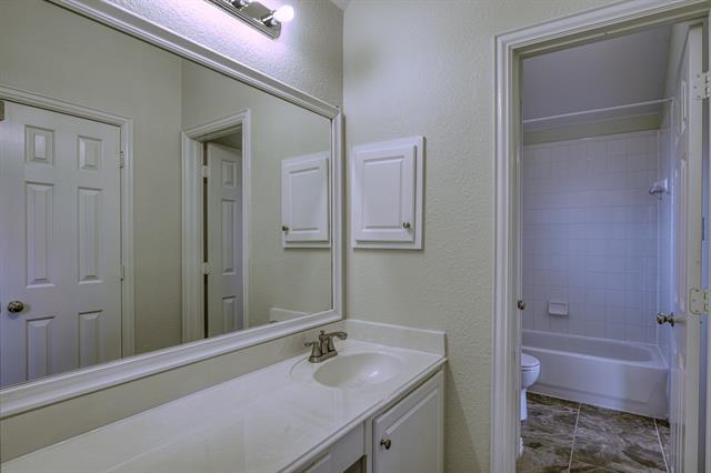 Building Photo - 4528 Oak Shores Dr