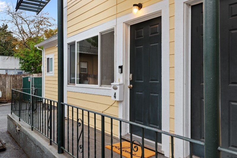 Building Photo - 5248 SE Stark St