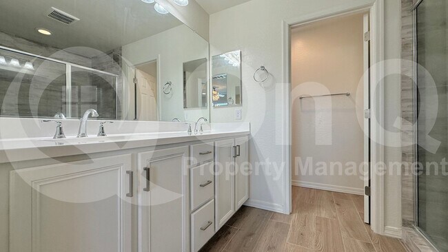 Building Photo - 3913 S 58th Ln