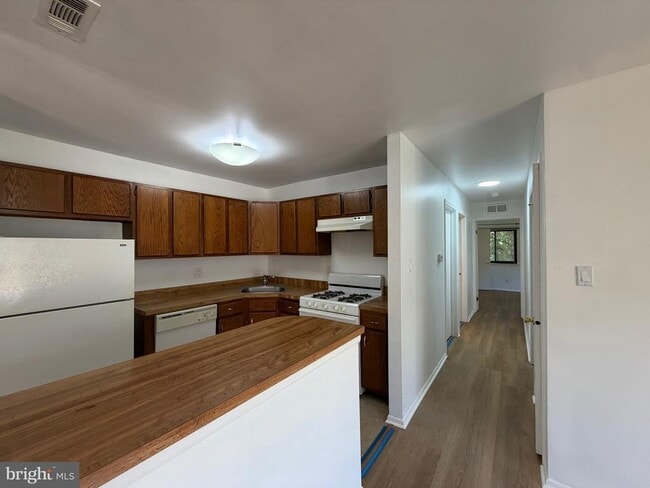 Building Photo - 716 Woodhollow Dr