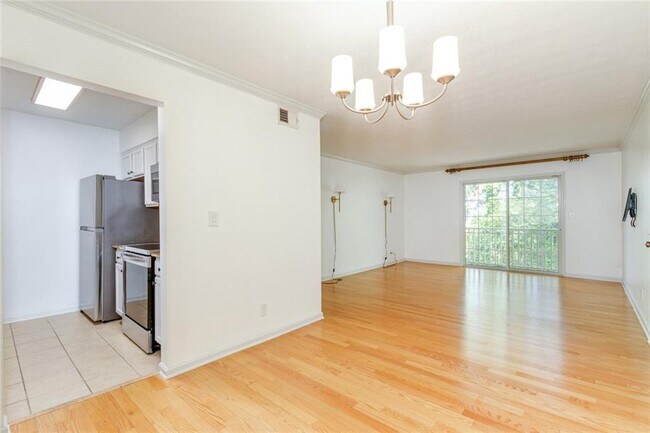 Building Photo - 3005 Seven Pines Ln