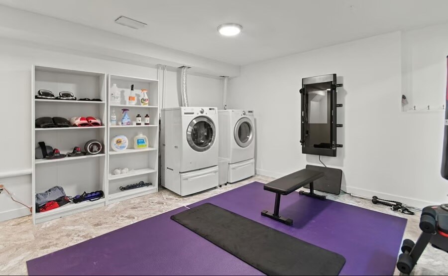 Building Photo - 8453 Lightening View Dr