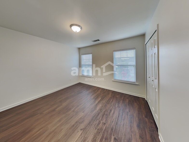 Building Photo - 4059 Houldsworth Dr