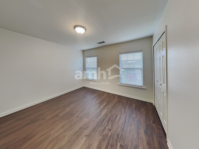 Building Photo - 4059 Houldsworth Dr