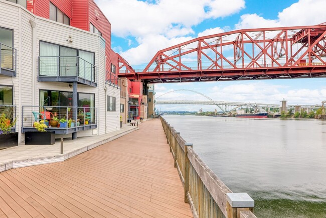 Building Photo - Top-Floor 2-Bedroom Condo with River Views