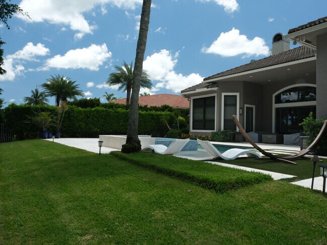 Building Photo - 12465 World Cup Ln