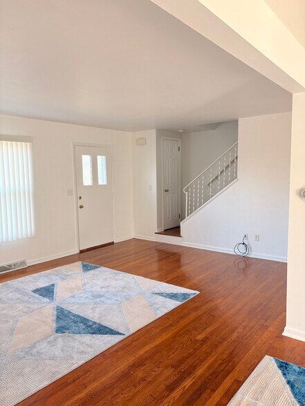 Building Photo - 1436 North Rd SE