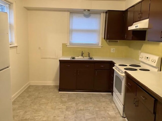 Building Photo - 3 Rainbow Forest Dr