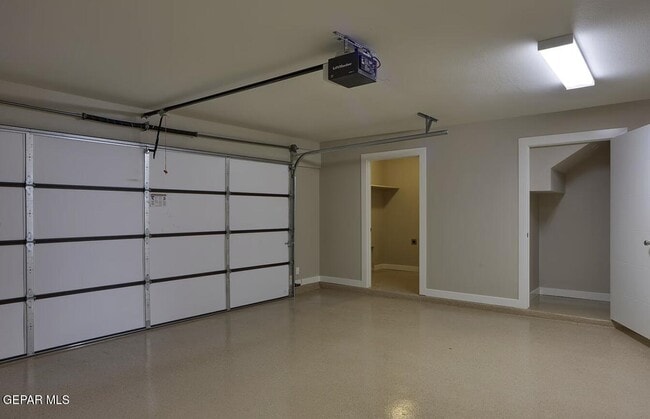 Building Photo - 410 Thorn Ave