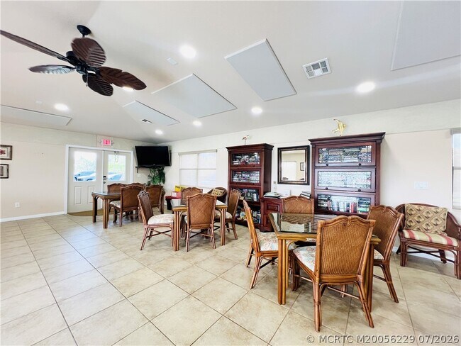 Building Photo - 4250 N Hwy A1A