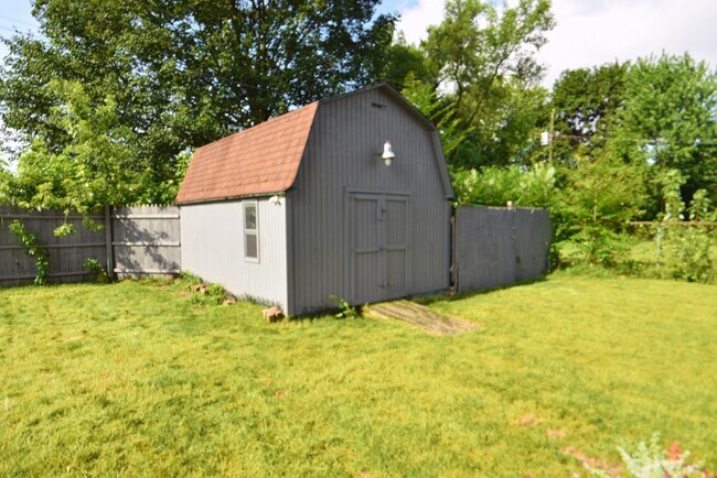 Building Photo - Northside Ranch style home near the riverwalk