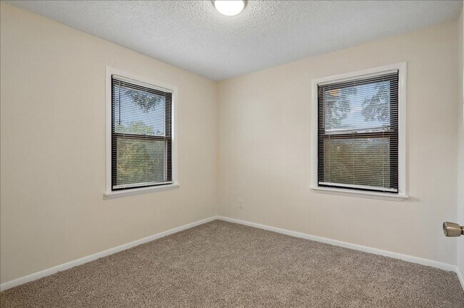 Building Photo - Lovely 3-Bedroom 1 bath End Unit townhome in Deanwood