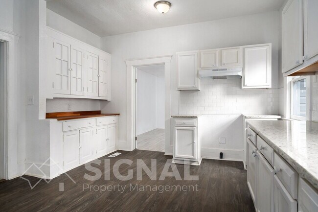 Building Photo - 412 12th St SW