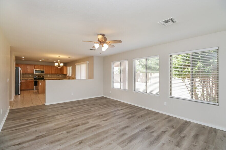 Building Photo - 1942 E Ebony Pl