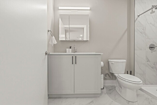 Building Photo - 916 N Delaware Ave