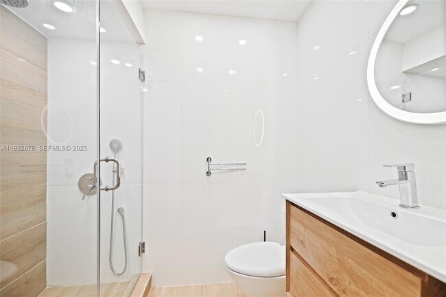 Building Photo - 16681 NE 35th Ave