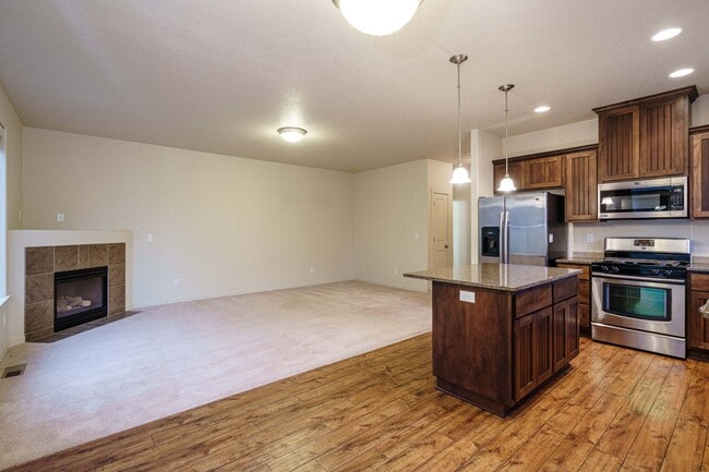 Building Photo - 3 Bedroom 2.5 Bath with Rasied Garden Beds - Felida Park Neighborhood