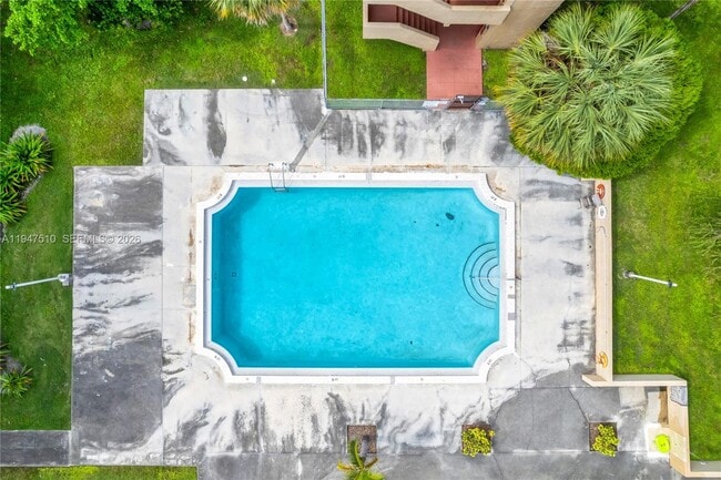 Building Photo - 1750 W 56th St