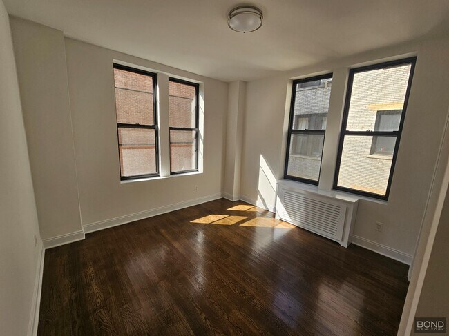 Building Photo - 200 W 58th St