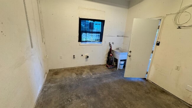 Building Photo - 1235 W Griffith Way
