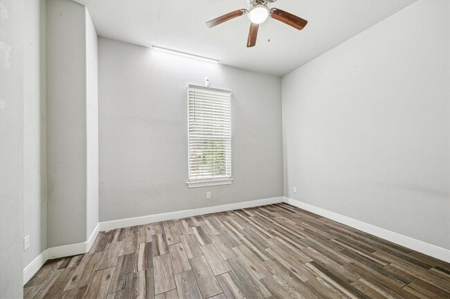 Building Photo - 8938 Intervale St
