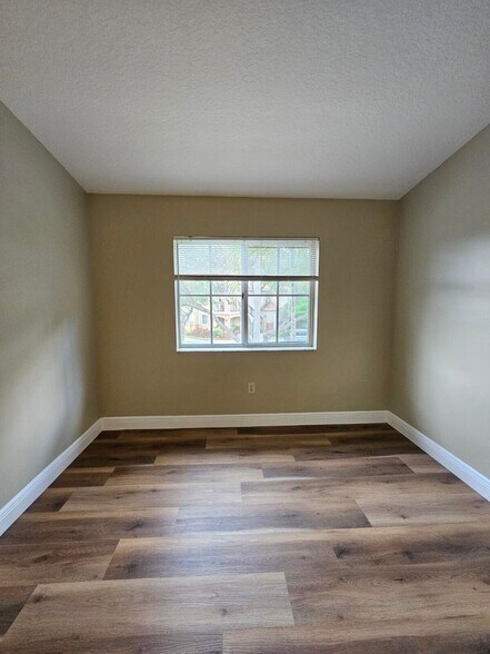 Building Photo - 3490 Briar Bay Blvd