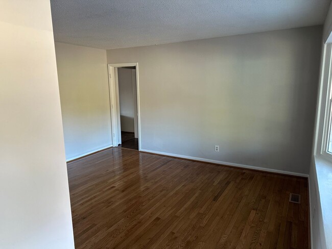 Building Photo - 4 Bedroom 1 1/2 Bath for Rent W/ Converted...