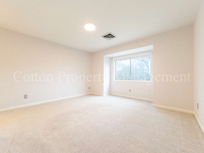 Building Photo - 202 Crooked Creek Rd