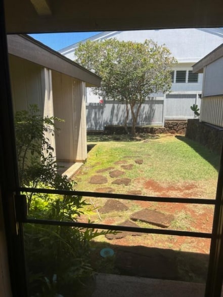 Building Photo - 1 Kihi St