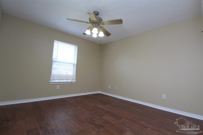 Building Photo - 2042 Hamilton Crossing Dr