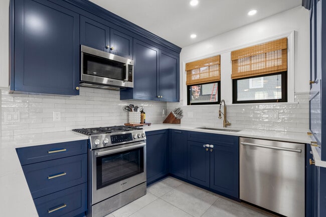Building Photo - 217 Soundview Ave