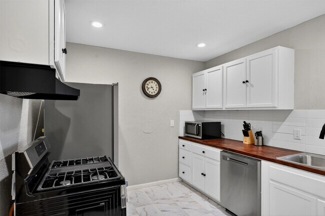 Building Photo - 3863 Arbor St