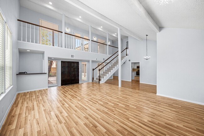 Building Photo - 2926 Meadowcreek Dr