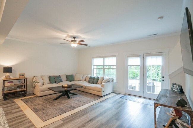 Building Photo - 3337 Alta Ln