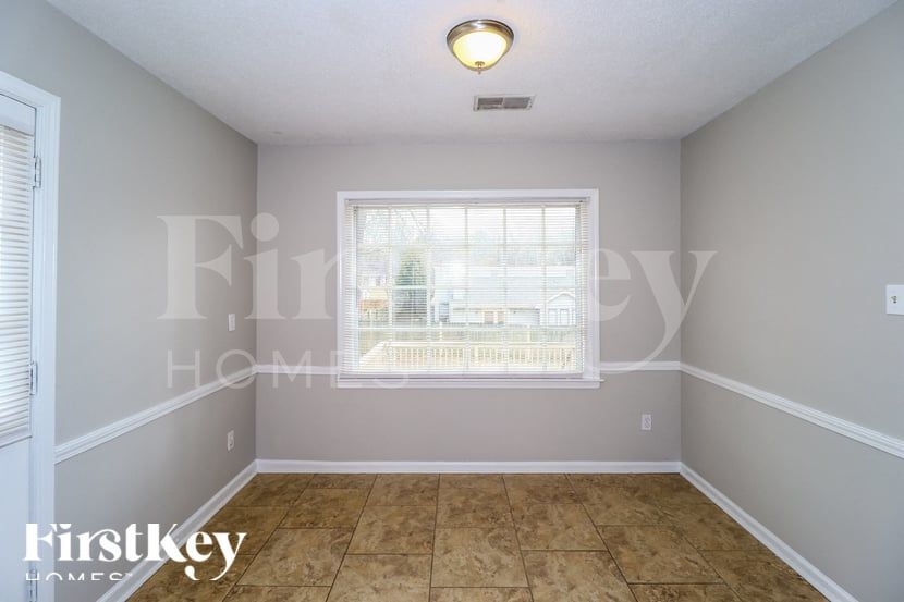 Building Photo - 6091 Blue Springs Ave