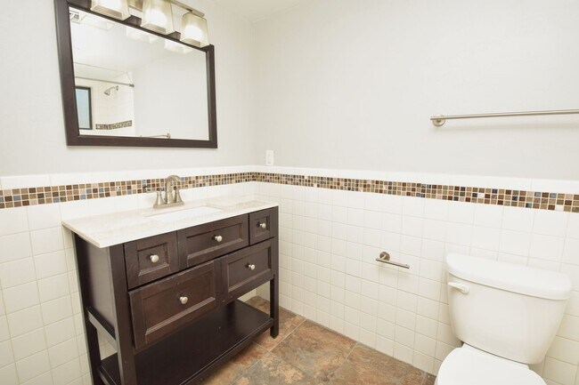 Building Photo - Modern 3 Bed 3 Bath - Less than 1 Mile to University of Arizona