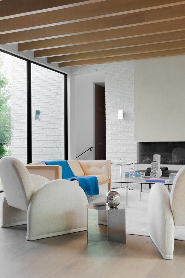 Building Photo - 2106 Matthews Dr