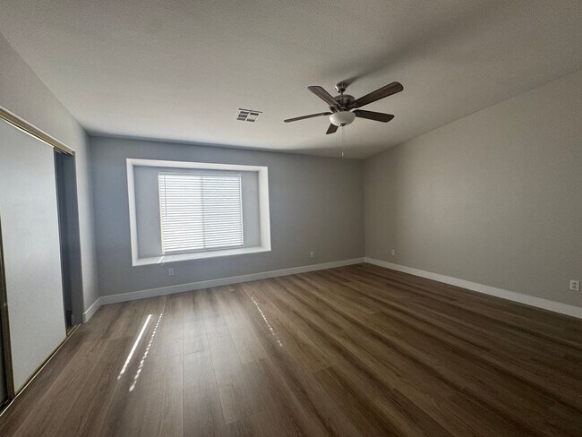 Building Photo - Nice, upgraded Town Home 3br, 3bath, 2cg.
