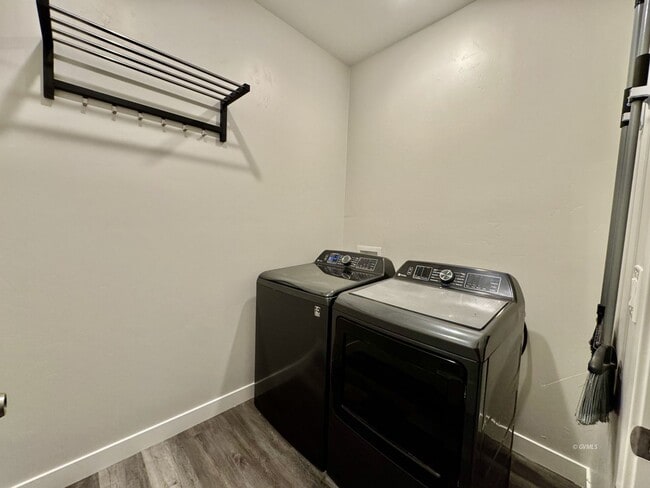 Building Photo - 860 S Flagstone Wy