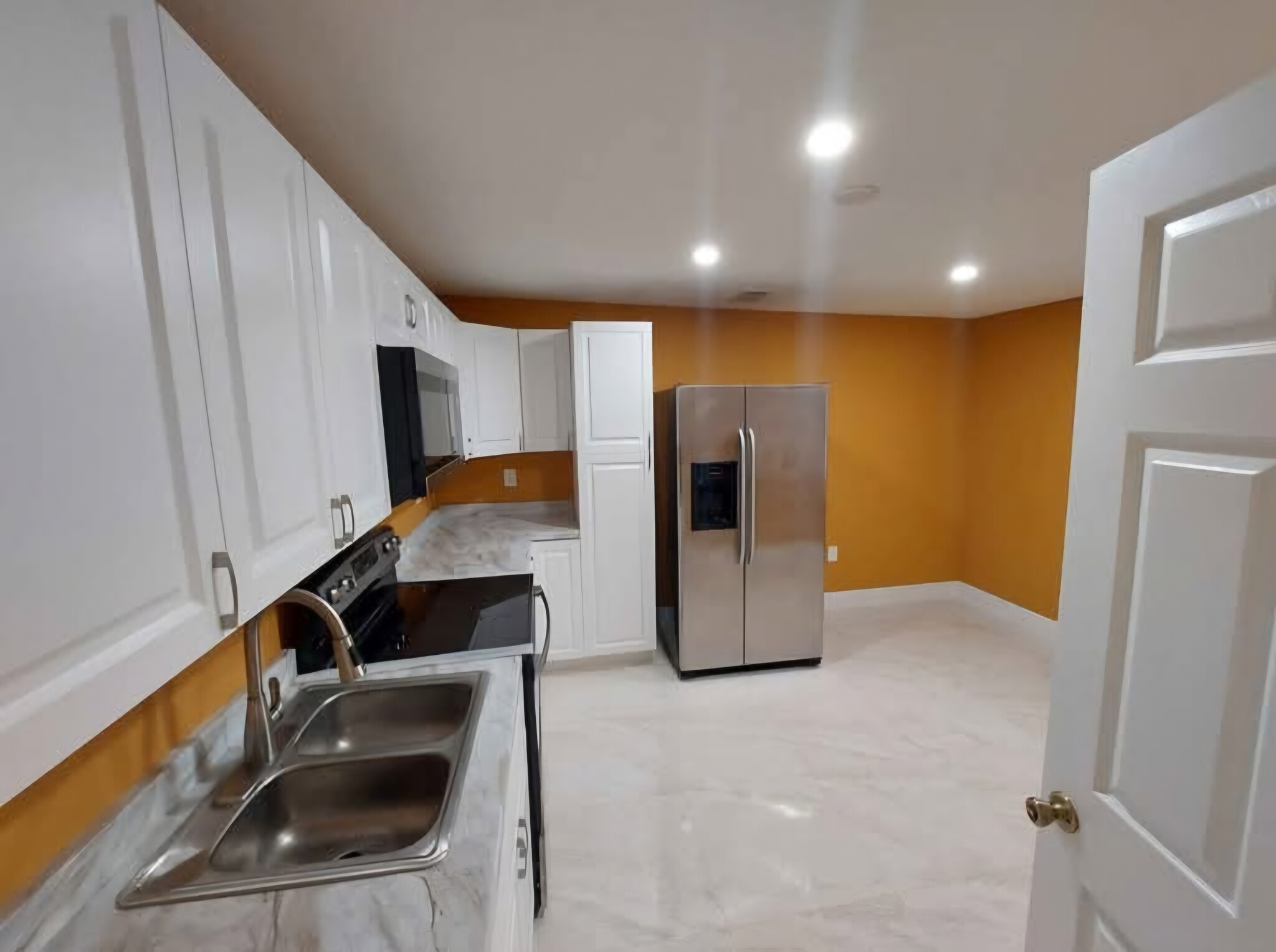 Kitchen /Dining room - 1050 SW 137th Ct